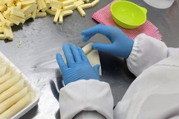 チーズ巻き作業